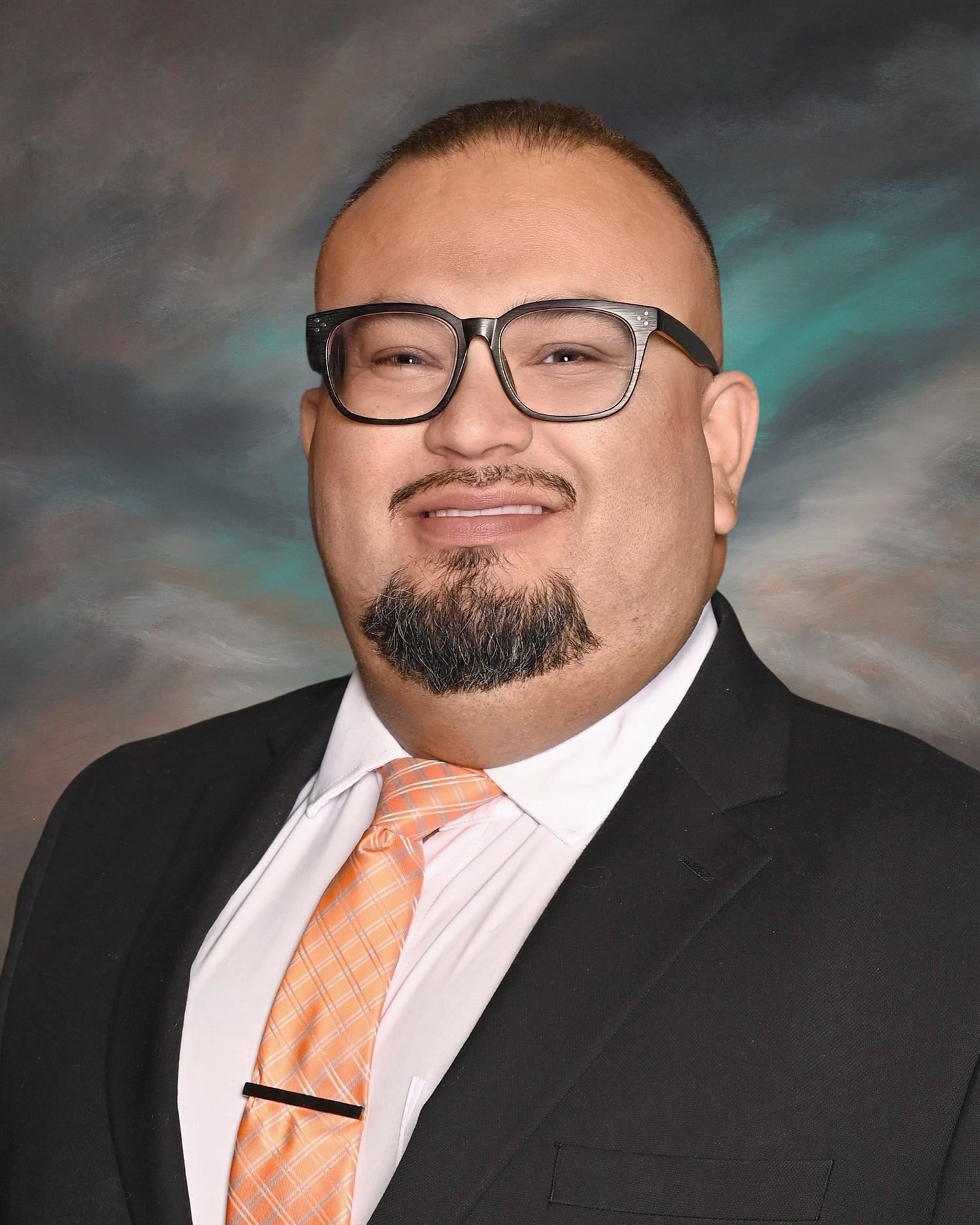 Dr. Edgar Cartagena